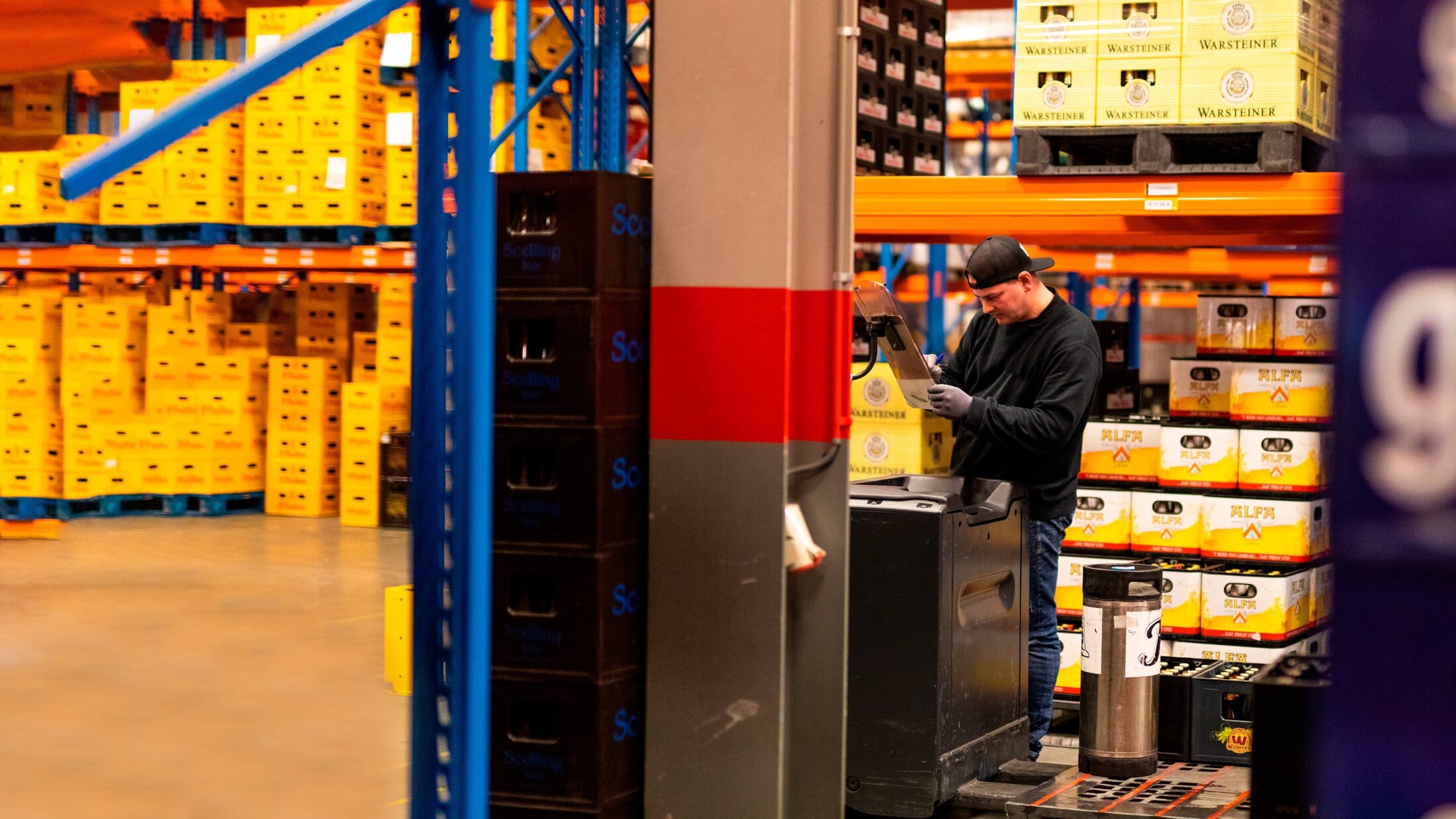 Multi Bier orderpicker in magazijn