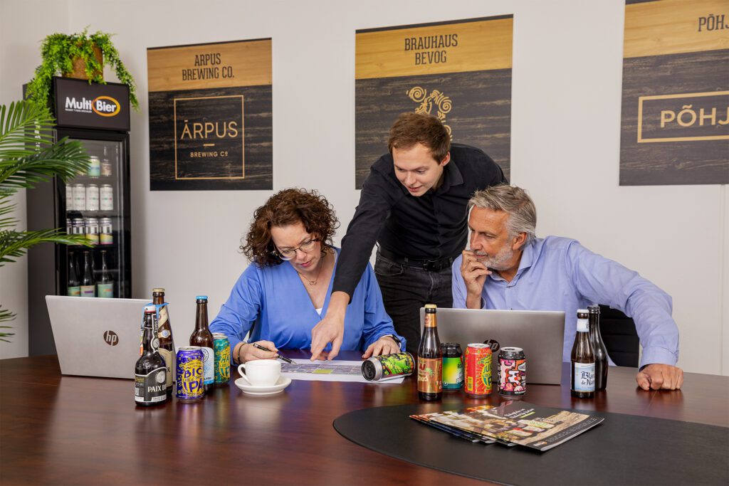 Verkoop collega's tijdens brainstorm over assortiment speciaalbieren